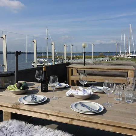 Dock Aparthotel