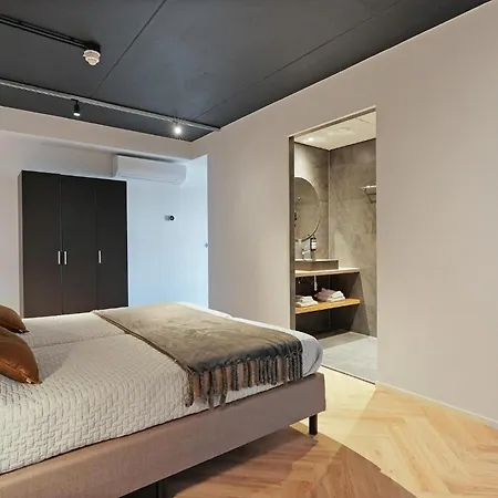 Aparthotel Dock 3*