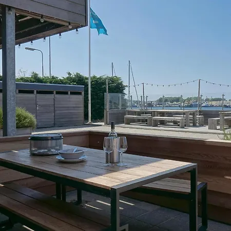 Hotel apartamentowy Dock 3*