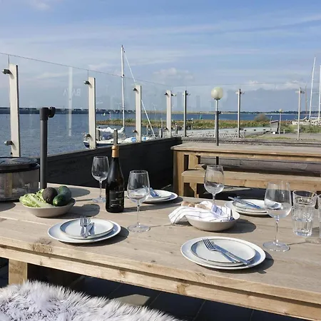 Hotel apartamentowy Dock