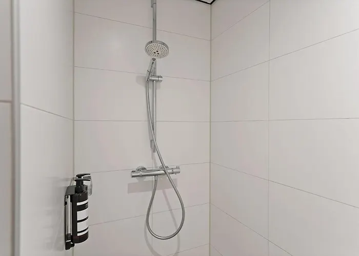 Dock 3* ستيليندام