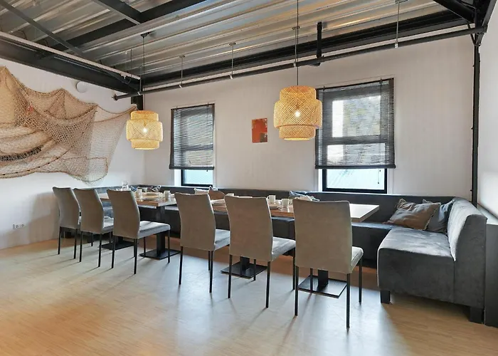 Dock ستيليندام