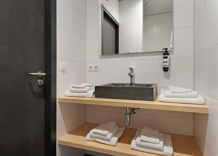 Dock 3* ستيليندام