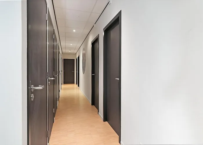 Dock 3* ستيليندام